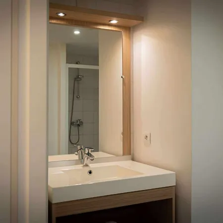 Adagio Access Les Docks Apartahotel 3*