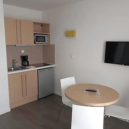 Aparthotel Adagio Access Les Docks 3*