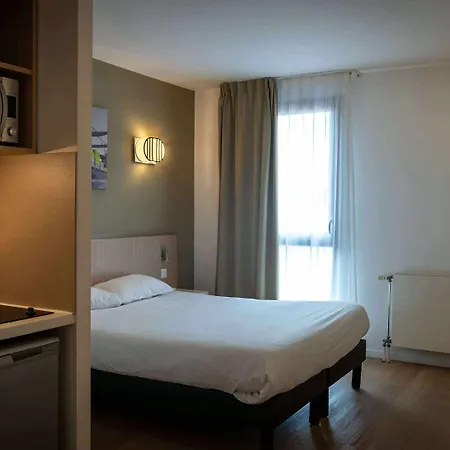 Aparthotel Adagio Access Les Docks 3*