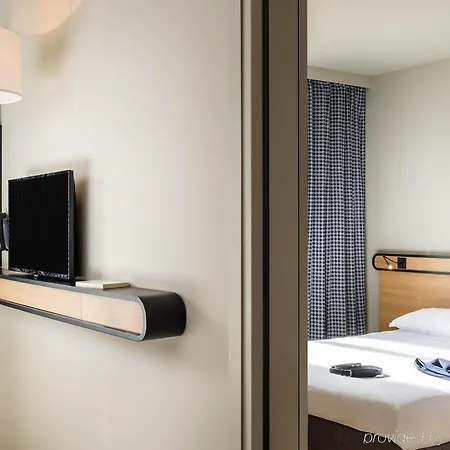 Adagio Access Les Docks 3*