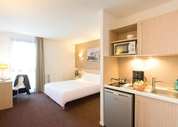 Adagio Access Les Docks 3*