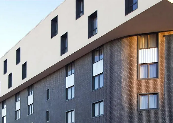 Adagio Access Les Docks 3*