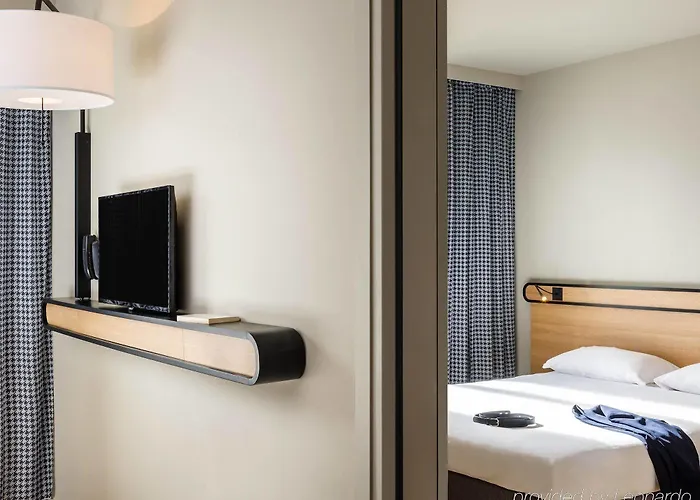 Adagio Access Les Docks 3*